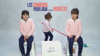 "Los chicos pueden jugar con muñecas y con cosas de color morado  rosa"