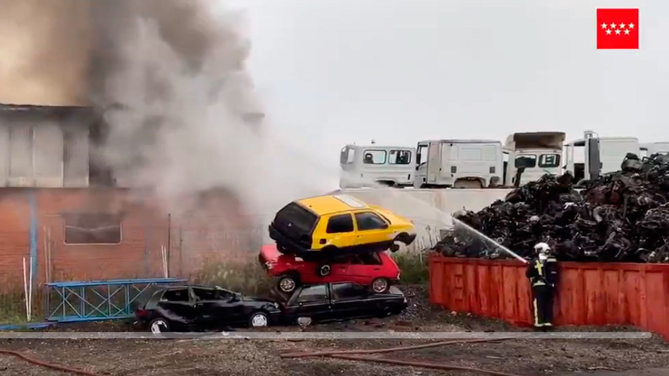 Arde una nave de motores en San Martín de la Vega