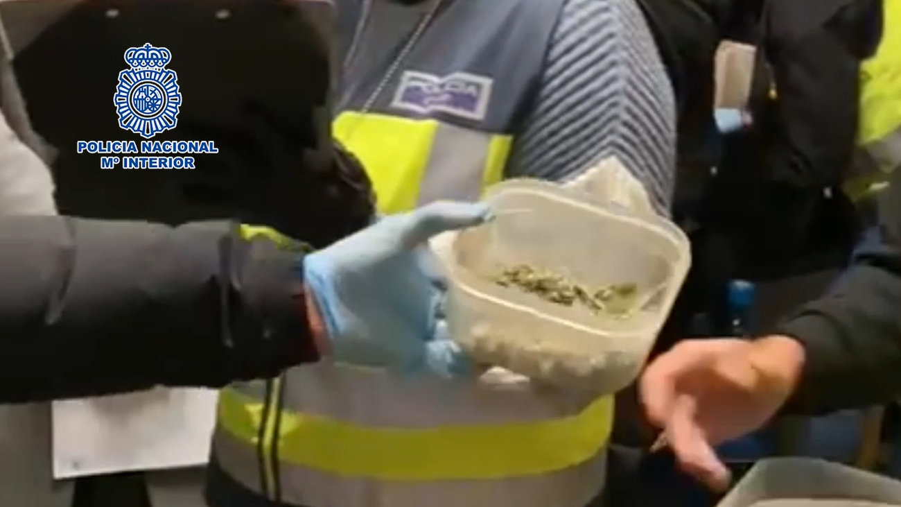 Desmantelados en Ciudad Lineal dos puntos de venta de droga