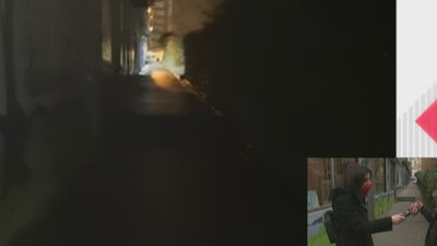 Vecinos de Leganés piden que se ponga luz en un callejón oscuro de acceso a sus viviendas