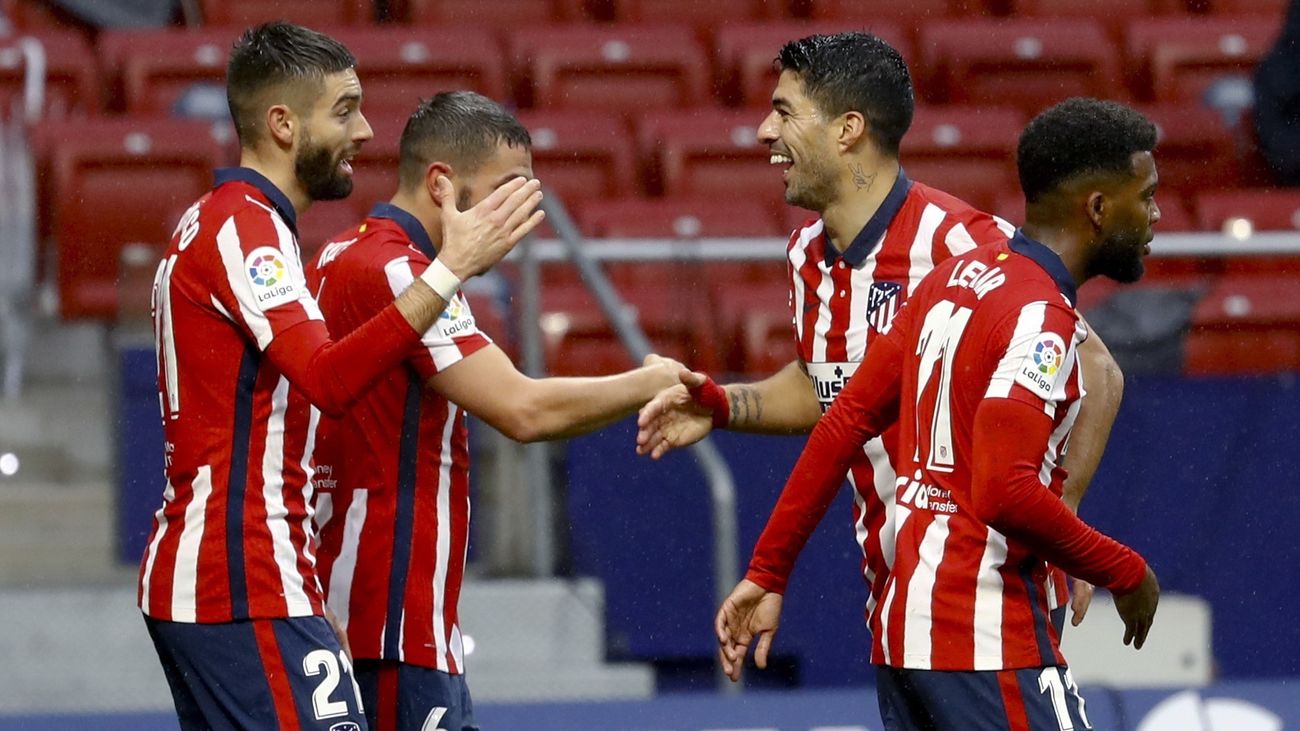 3-1. El Atlético afianza el liderato, con doblete de Suárez ante el Elche