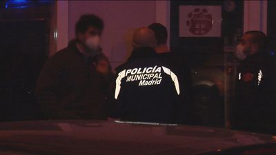 Testigos de una nueva noche de desfase a las puertas de una conocida discoteca