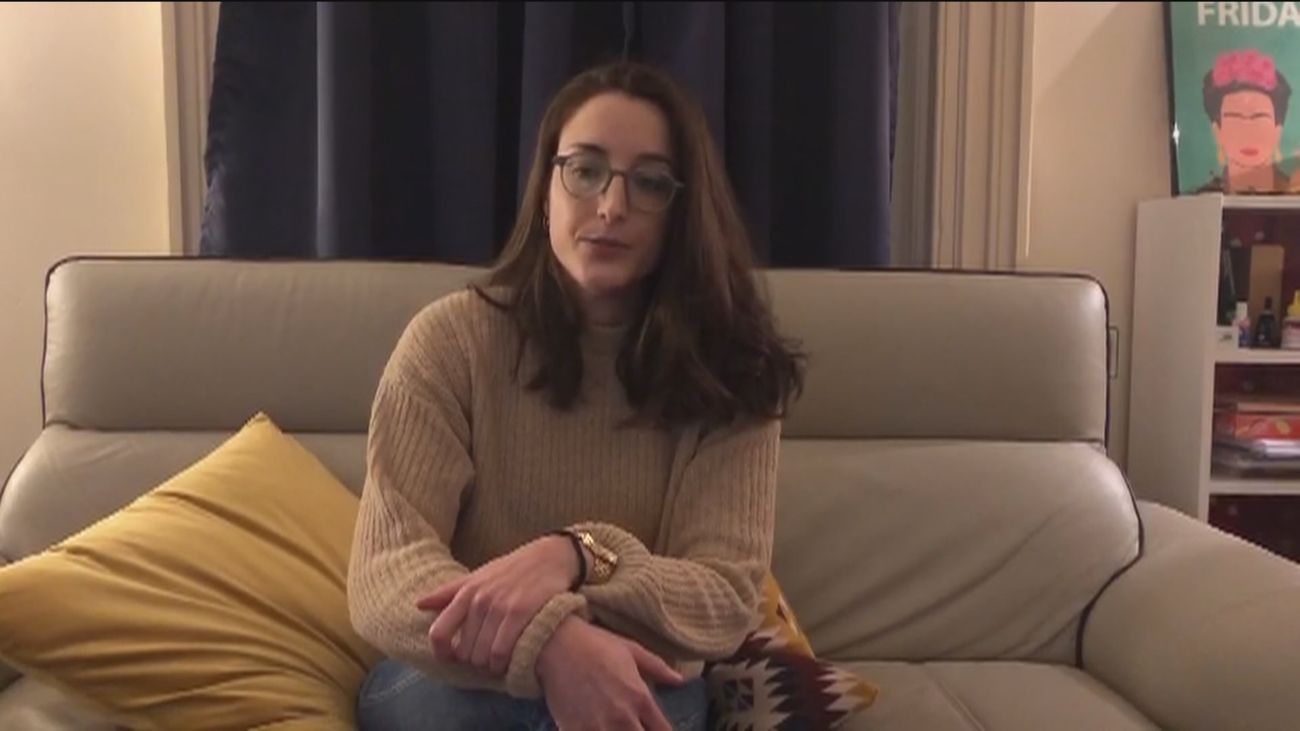 Dudas y preocupación entre los madrileños que viajan o regresan de Reino Unido