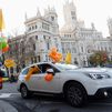 Cientos de madrileños recorren en coche el centro de Madrid en protesta  contra la ley Celaá