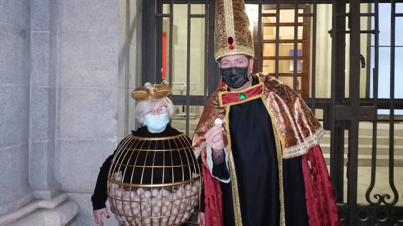 Manoli, la mujer bombo, gana un quinto premio en la Lotería de Navidad