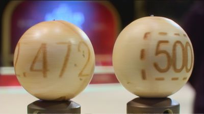 El tercer premio de la Lotería de Navidad, el número 52472,  con 20 décimos vendidos en Doña Manolita