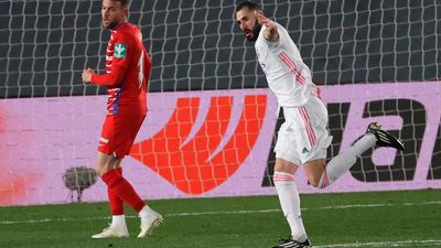 2-0. Casemiro y Benzema dan un sufrido triunfo al Real Madrid ante el Granada