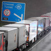 El Gobierno británico promete el cruce de camioneros en Navidad