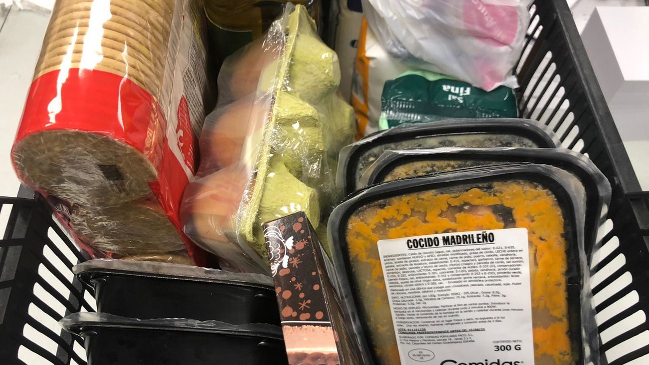 Raciones de cocido y mascarillas para aliviar a las familias más vulnerables de Madrid