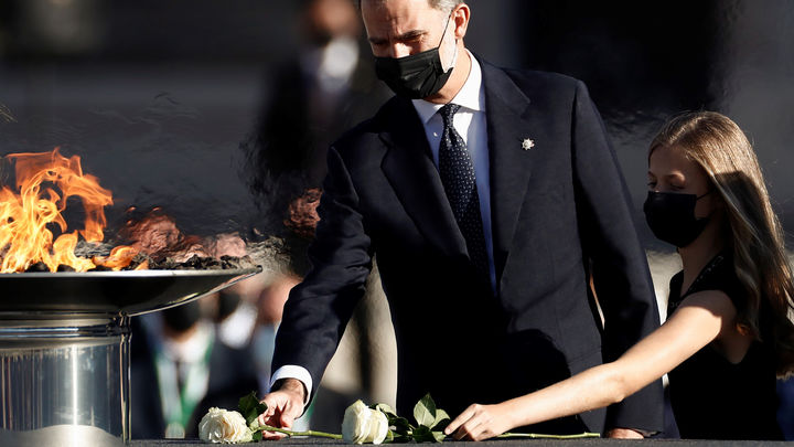Felipe VI y la princesa Leonor, en el acto de homenaje en el Palacio Real a las víctimas del coronavirus / CASA REAL
