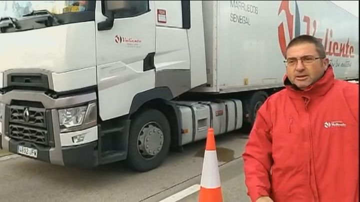 Llegan al puerto de Dover 10.000 test de coronavirus para los camioneros atrapados