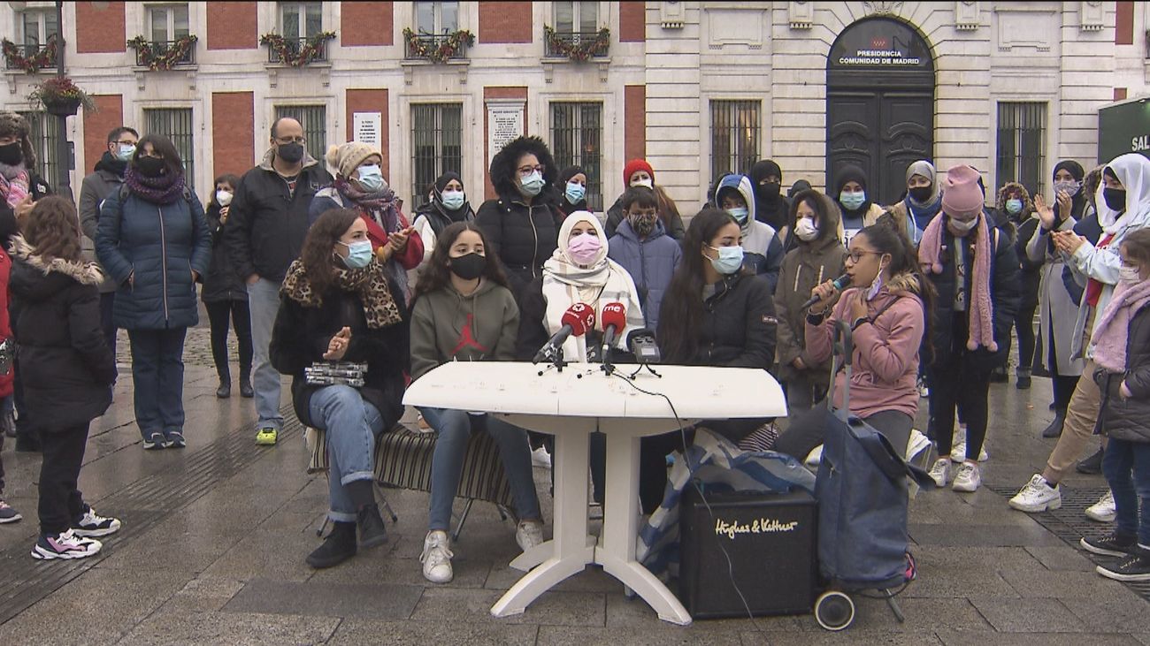 Protestas en Sol por una Nochebuena sin luz en la Cañada Real