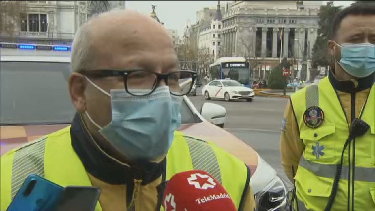 Los trabajadores esenciales celebran el  2021 en una Nochevieja atípica
