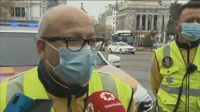 Los trabajadores esenciales celebran el  2021 en una Nochevieja atípica