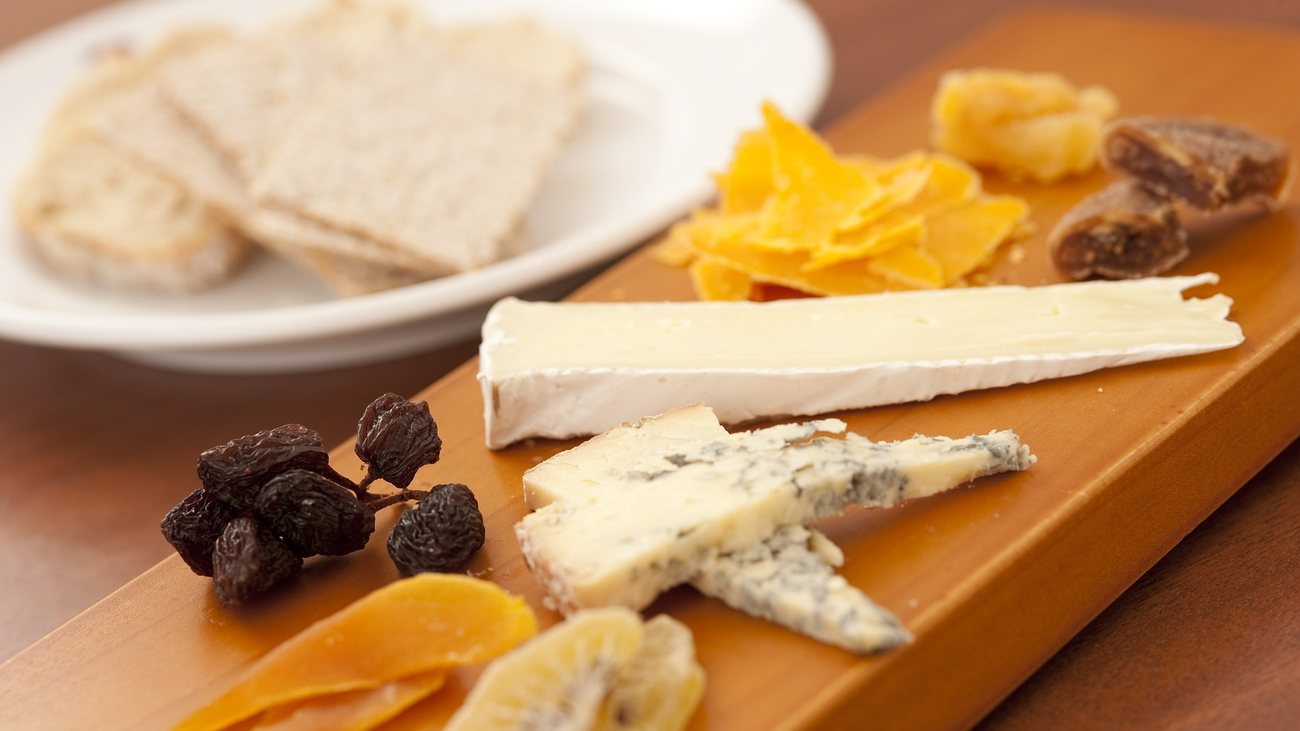 Cómo preparar una tabla de quesos original