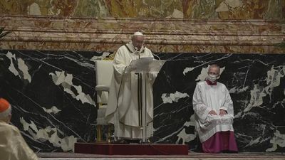 El papa pide que todos tengan acceso a la vacuna en su mensaje de Navidad