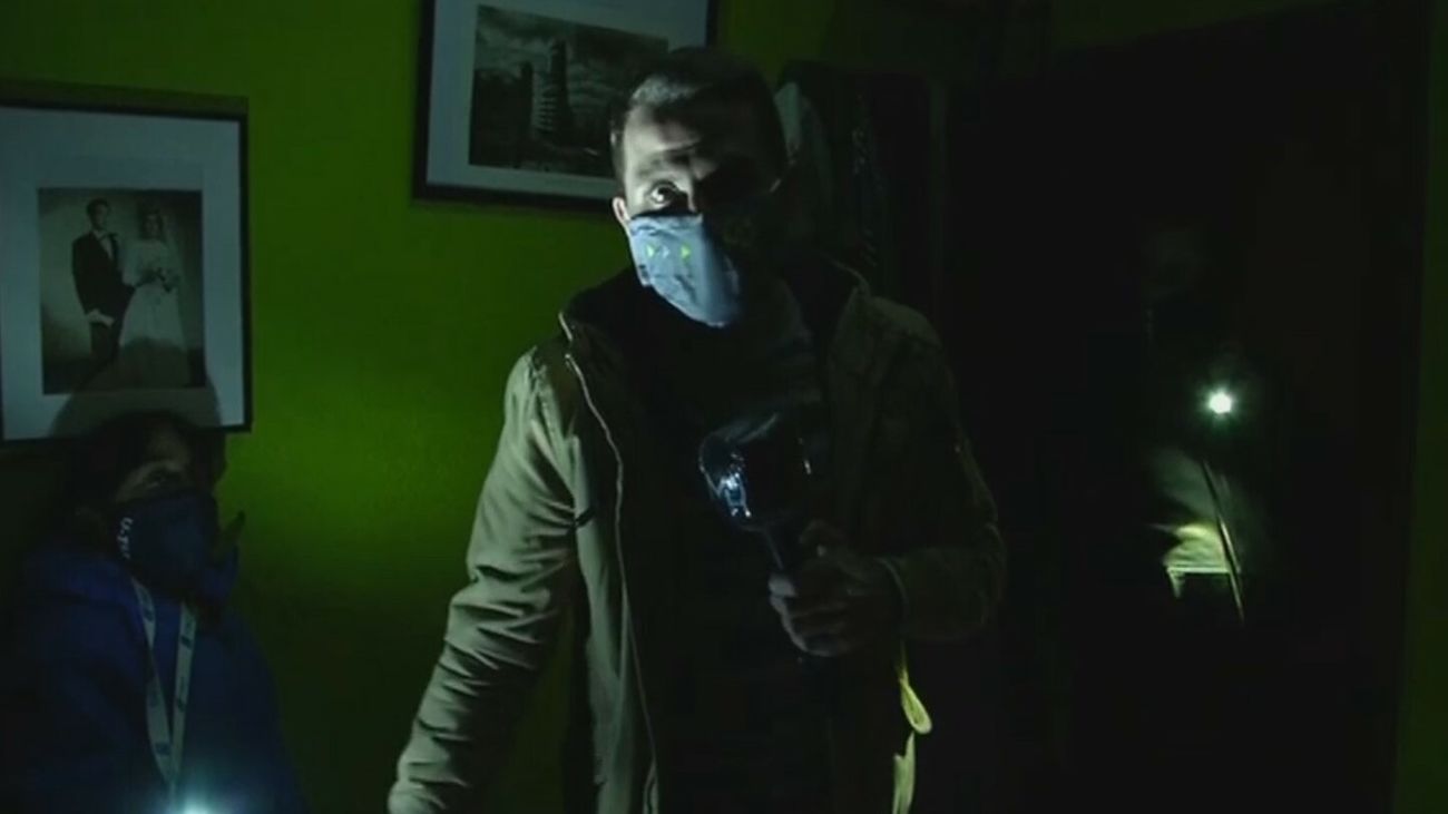 Sin luz por Navidad en un bloque de La Elipa