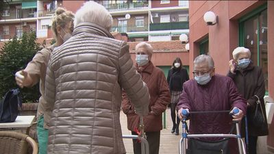 Alertan de una nueva estafa a personas mayores con las vacunas de la Covid