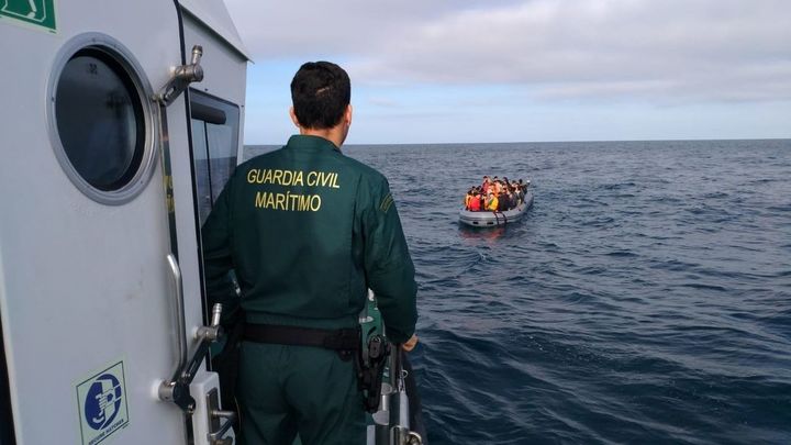 Rescatan una patera con seis inmigrantes, dos de ellos menores, en el Estrecho