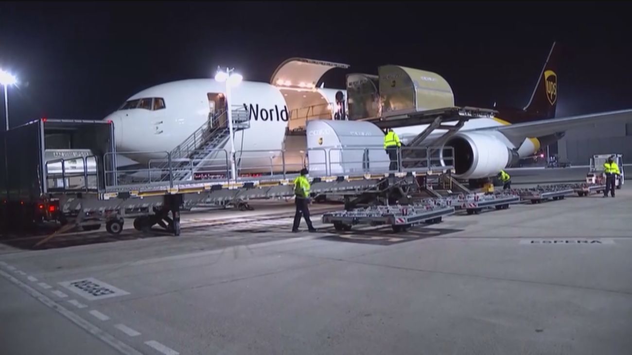 Llega a España la primera gran entrega de dosis de vacunas contra el Covid-19