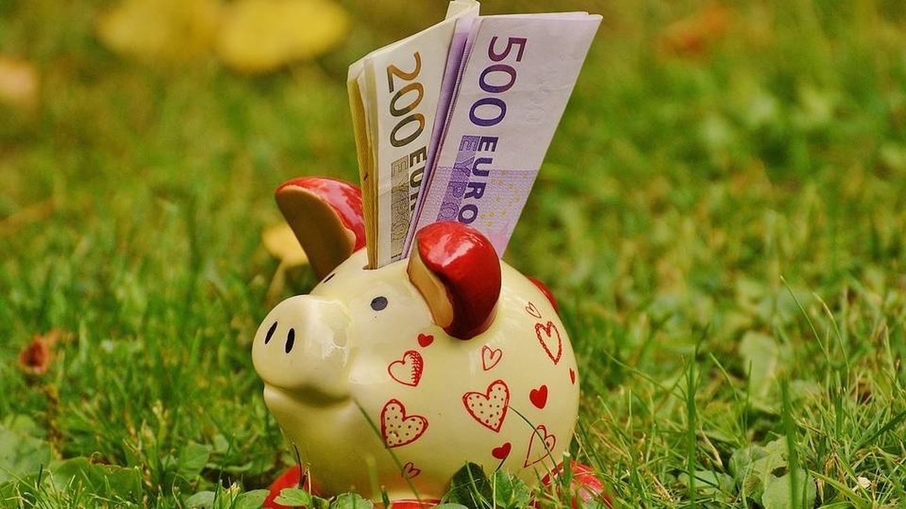 Casi el 60% de los españoles ahorró durante el confinamiento una media 367 euros