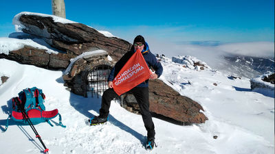 La educación emocional de los niños, un reto de altura para el aventurero Javier Campos y la Fundación Gomaespuma