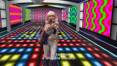 Lourdes Maldonado en la piel de Rafaella Carrà para cerrar la puerta al 2020