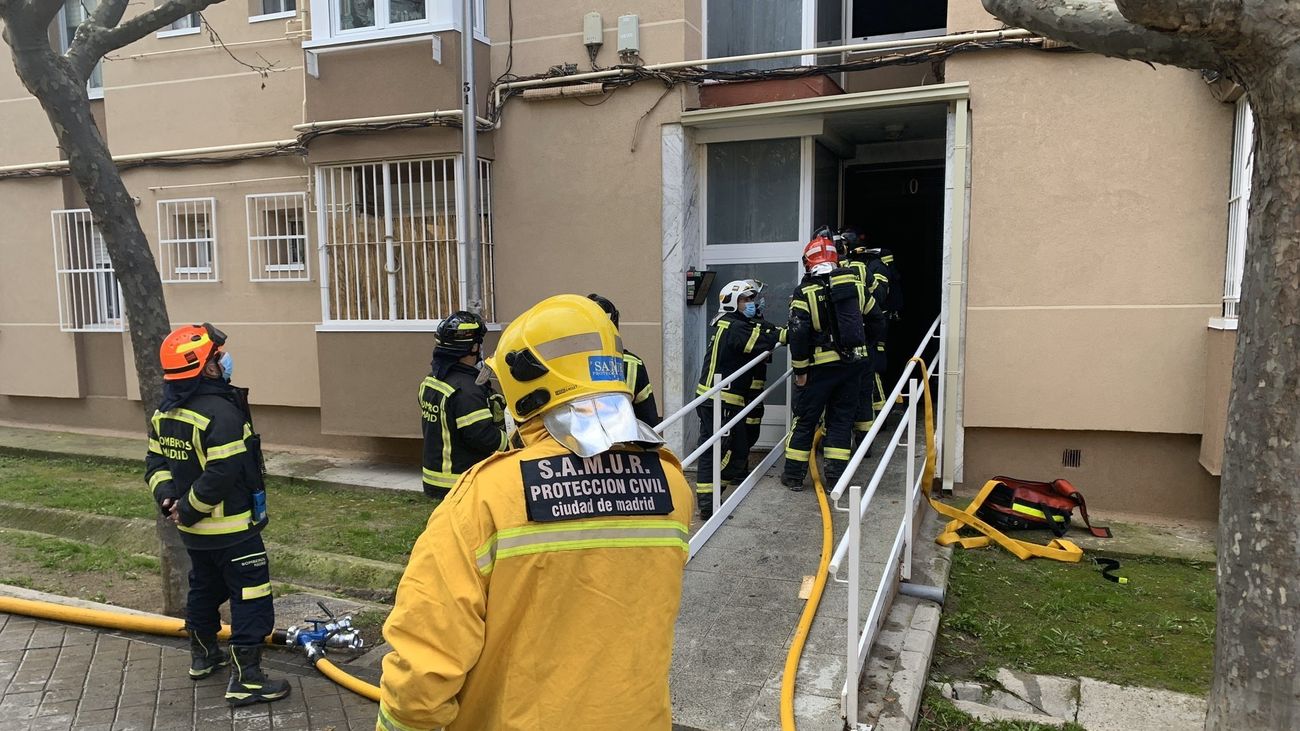 Detenido un joven como presunto responsable del incendio de un edificio en Moratalaz