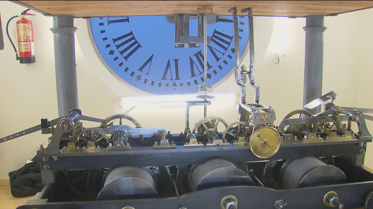 Todo a punto en el Reloj de Sol para dar las doce campanadas