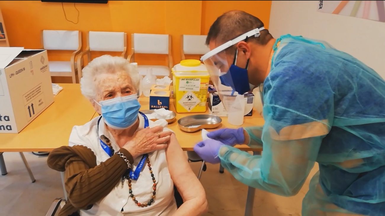 Más de 3.000 personas se vacunan contra el Covid en Madrid durante  la primera semana