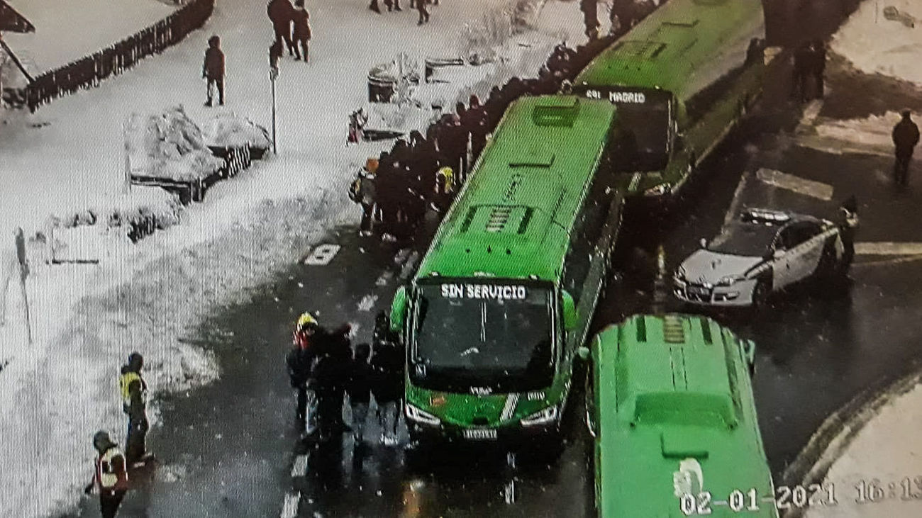 Evacuadas 350 personas atrapadas por el colapso de los accesos en la sierra