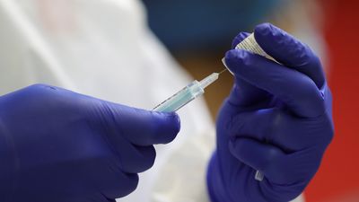 Madrid explica las razones del retraso en la vacunación contra el coronavirus