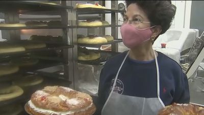 Obradores a toda marcha en Madrid para elaborar roscones de Reyes