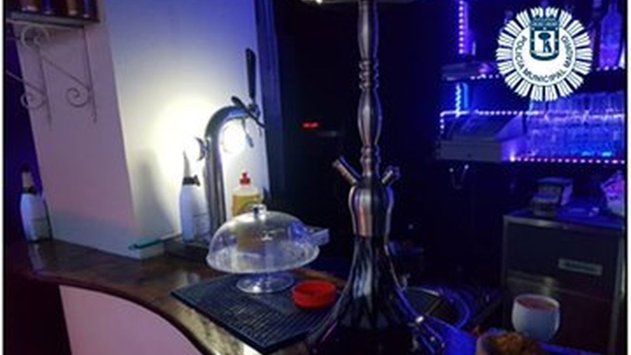 Las 21 personas que estaban en la fiesta ilegal fueron denunciadas por incumplir las medidas de seguridad.