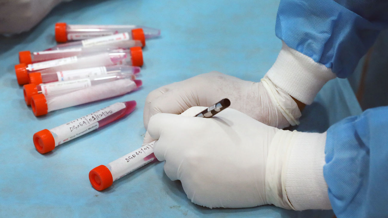 Las comunidades endurecen las restricciones ante el aumento imparable del coronavirus