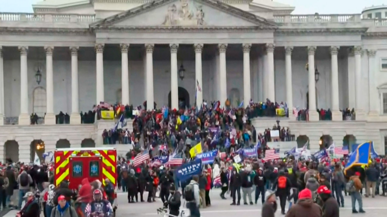 Centenares de seguidores de Trump irrumpen en el Congreso de Estados Unidos