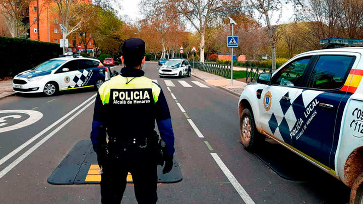 Detenido en Alcalá un joven tras provocar daños en ocho coches aparcados