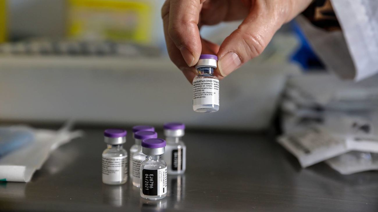 Moderna y Pfizer: ¿Cómo funcionan las dos vacunas y en qué se diferencian?