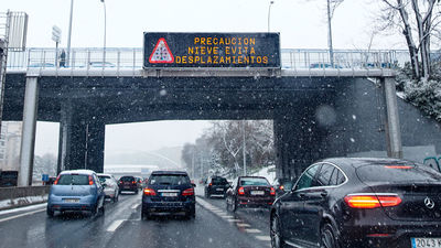 Socorren a un autobús con 16 jóvenes tras quedar atrapados por la nieve en Fuentidueña de Tajo