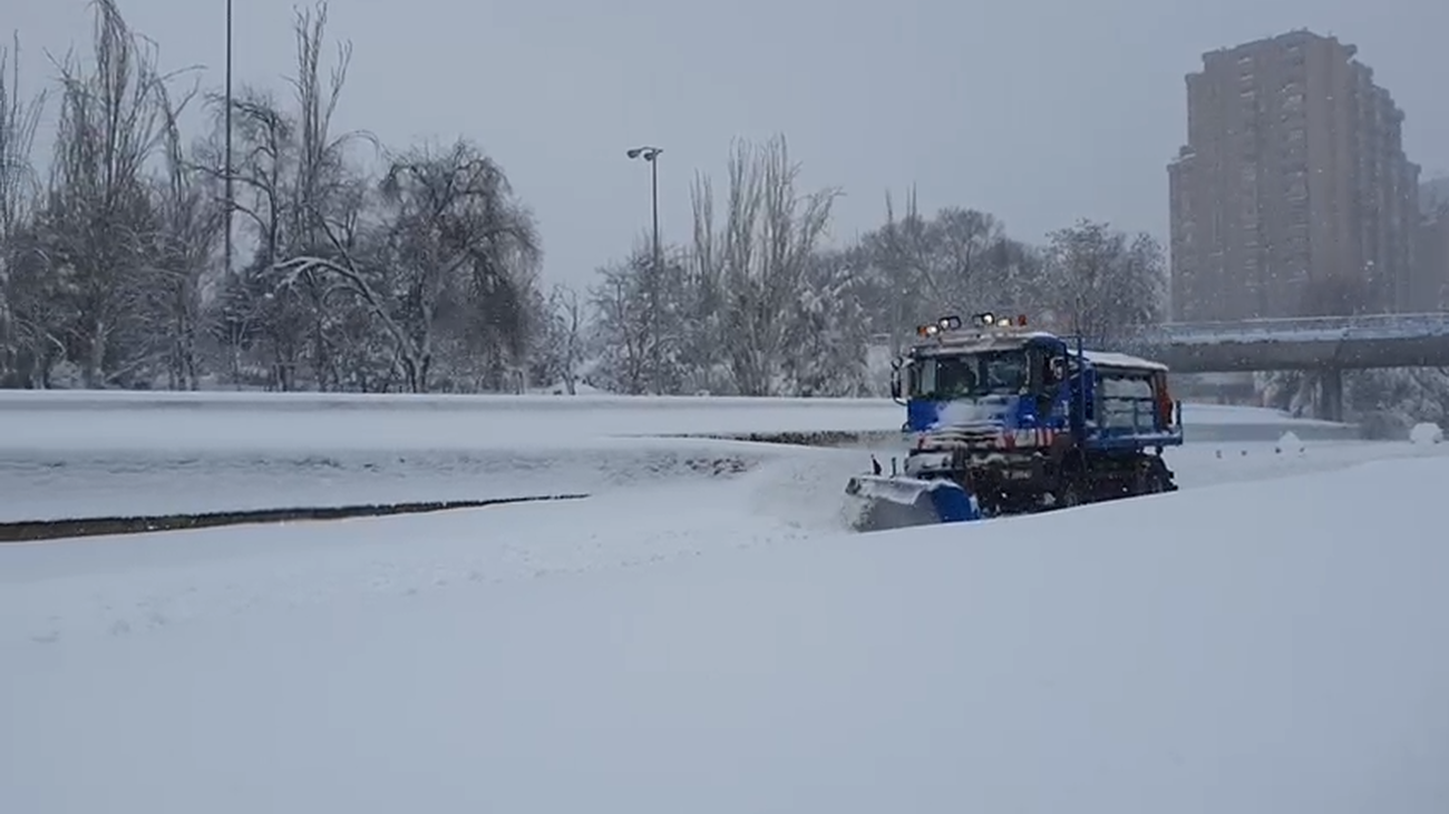 Las quitanieves trabajan a destajo en toda la Comunidad