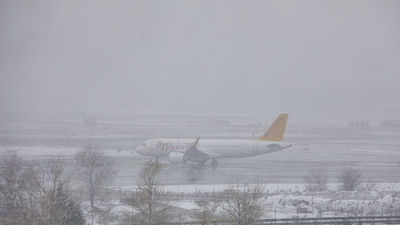 Barajas permanecerá cerrado al menos hasta el domingo por la tarde