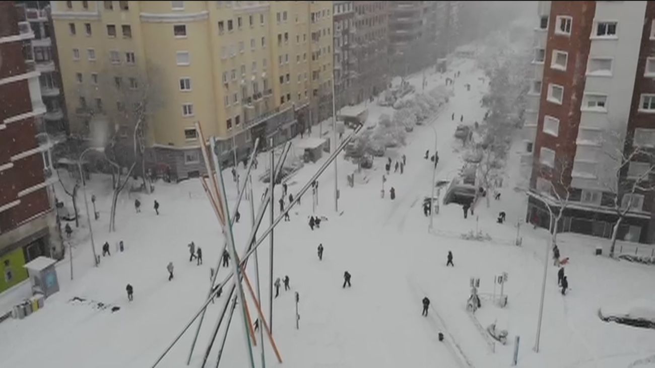Espectaculares imágenes aéreas de la nevada en Chamberí
