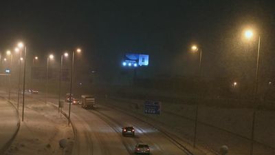 Centenares de personas atrapadas en sus coches en Madrid por la gran nevada