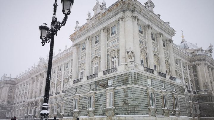 Estampa del Palacio Real de Madrid tras el paso de Filomena / Europa Press