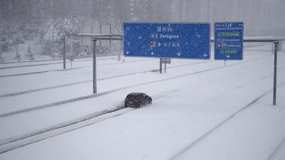 La experiencia de vivir más de 10 horas atrapado en tu coche por la nevada en Madrid