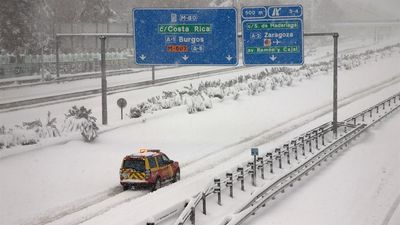 Díaz Ayuso: "Pese a las dificultades, ha empezado la vacunación contra el coronavirus para los sanitarios"