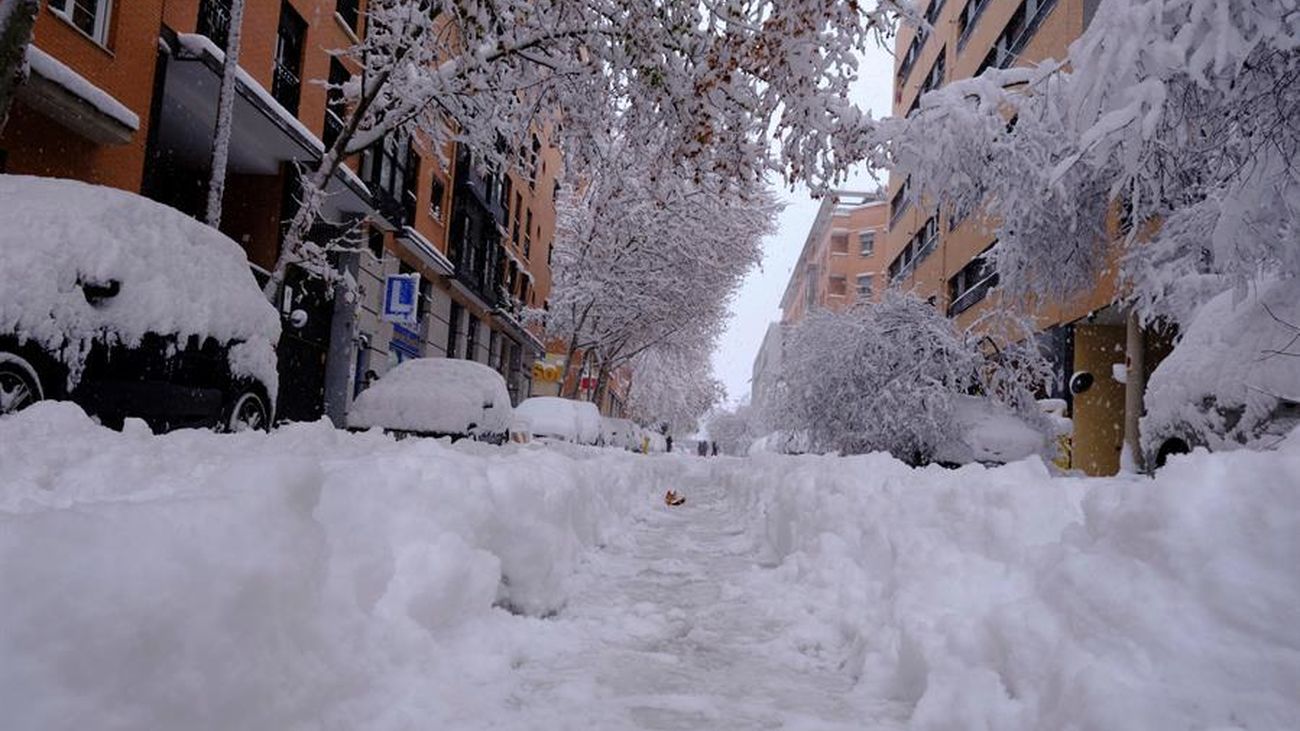 Imagen de la nieve en una calle del distrito de Arganzuela