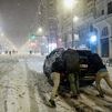 Cortes en varias carreteras de Madrid y colapso por la nieve en las calles de la capital