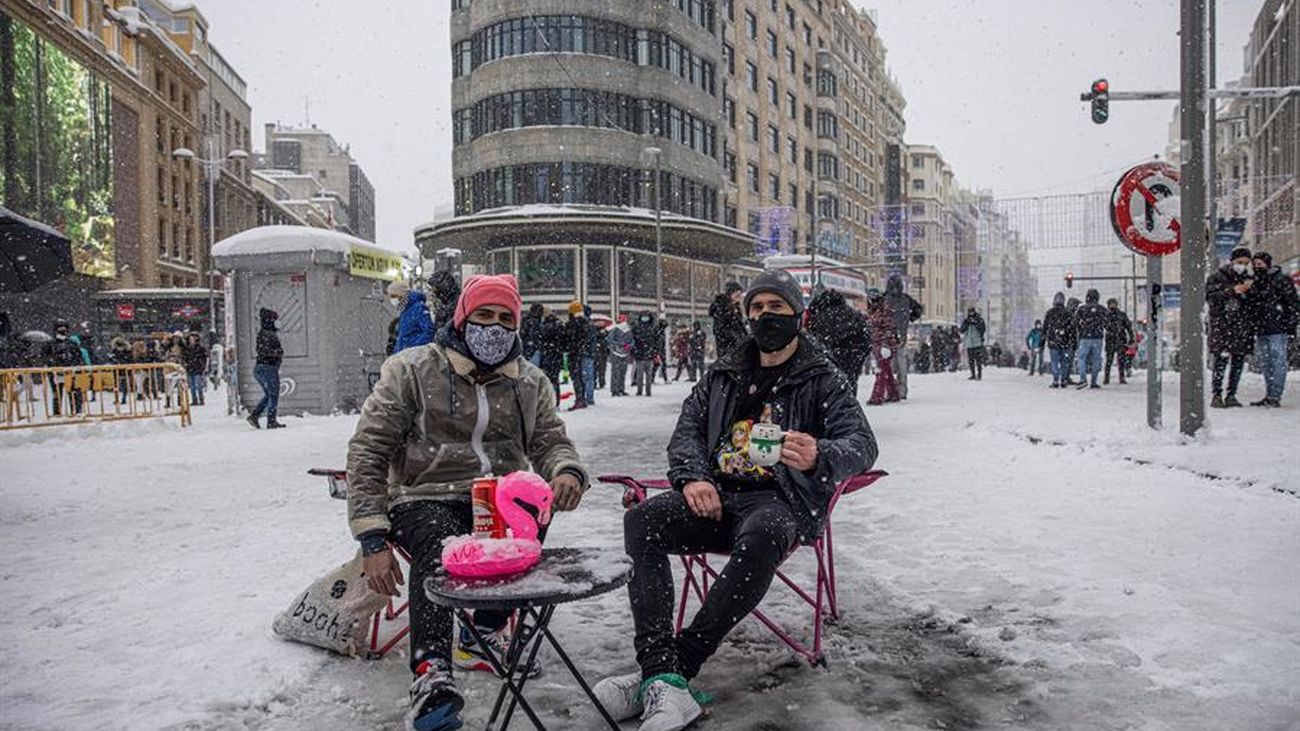 La imagen más amable del temporal de nieve en Madrid
