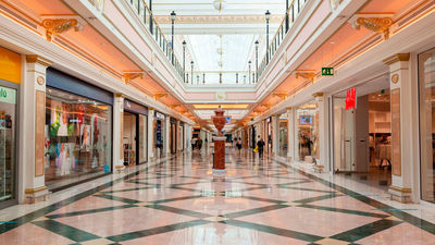 Decenas de trabajadores pasan la noche atrapados en el centro comercial Gran Plaza 2